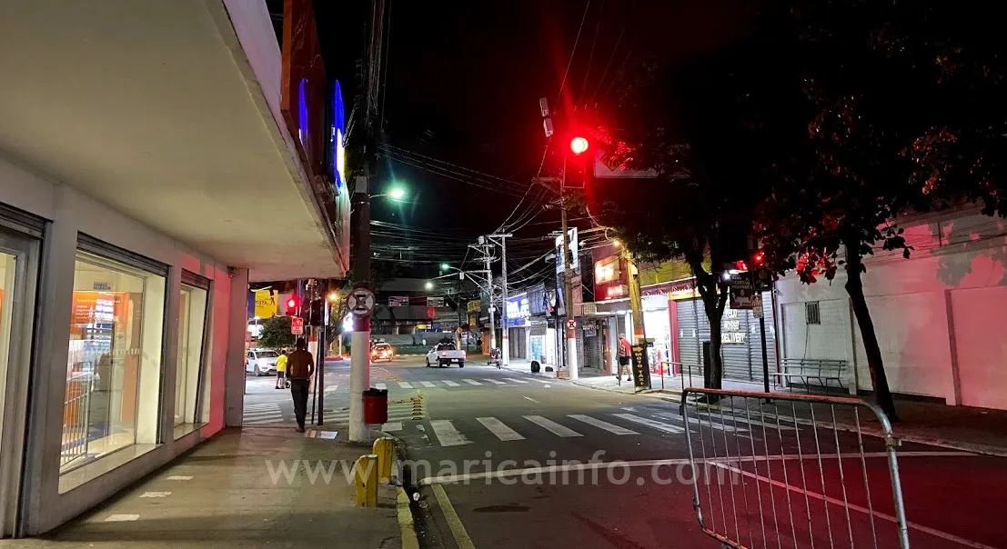 Maricá divulga novas regras para funcionamento de estabelecimentos comerciais e outras atividades 10 centro de marica noite 2021