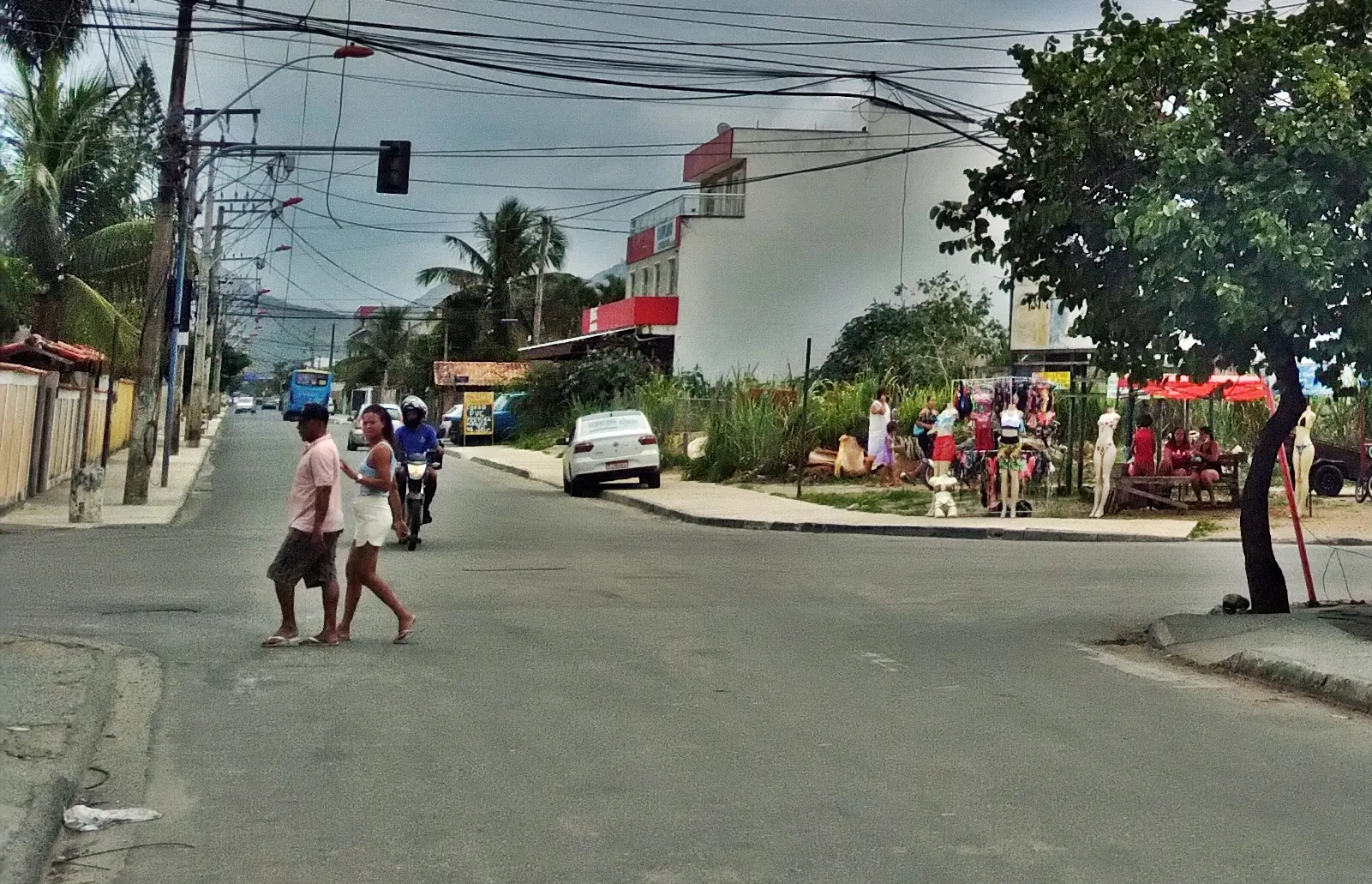 Itaipuaçu: Motoristas reclamam de precariedade na sinalização de trânsito 7 perigo cruzamento itaipuacu