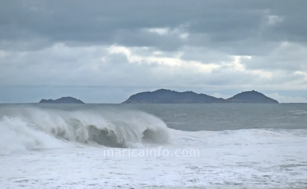 Maricá: Ressaca traz ondas de até 2,5 metros 6 Ressaca Litoral de Marica Ilhas Maricas
