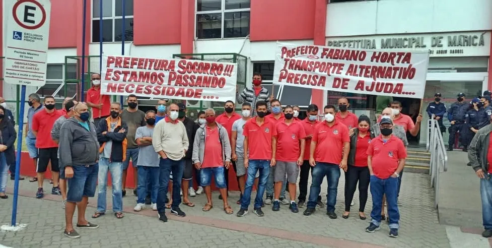 Maricá: Motoristas do transporte alternativo clamam por ajuda 6 protesto motoristas vans