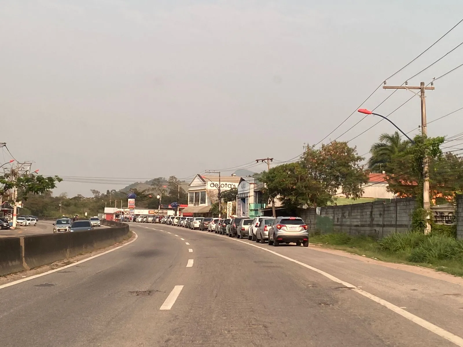 Em Maricá, motoristas enfrentam longas filas em postos de combustíveis devido possibilidade de greve dos caminhoneiros 4 fila posto de combustiveis