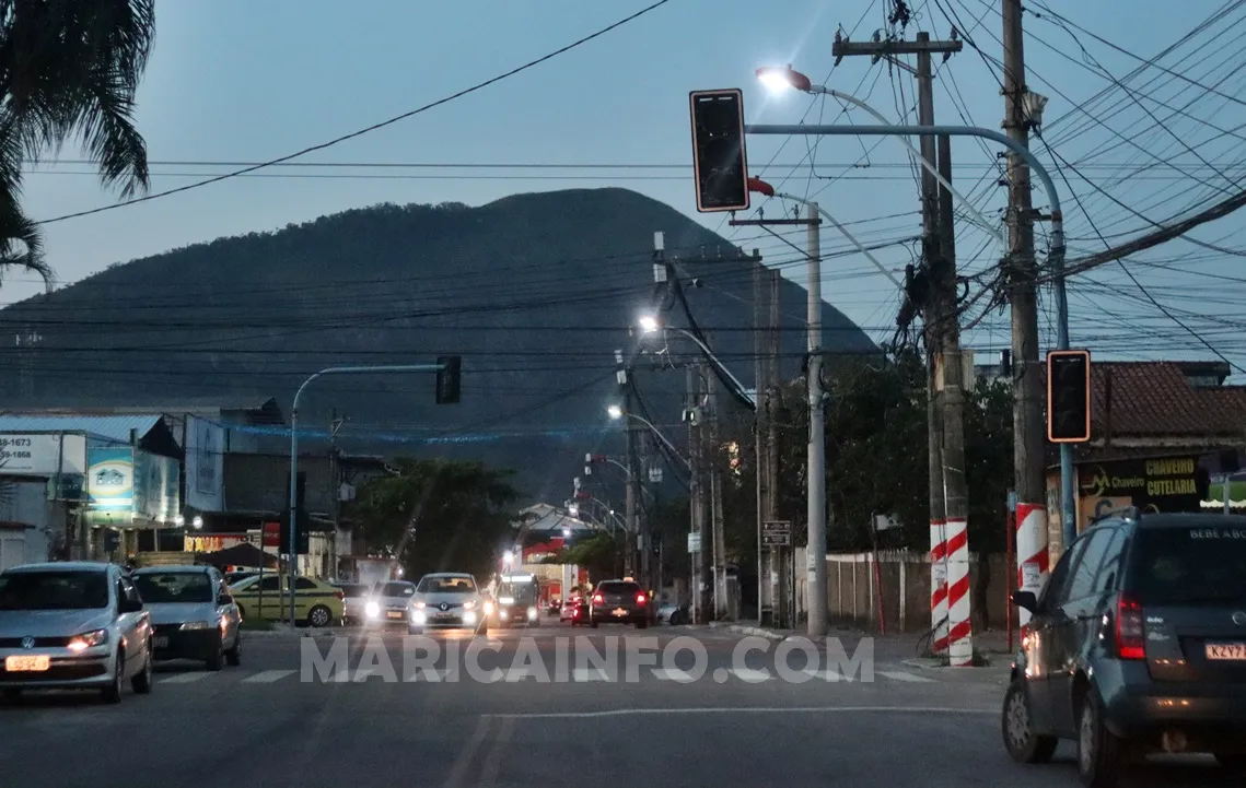 Itaipuaçu: Cruzamento perigoso continua sem sinalização 6 Semaforo Rua Prof Cardoso Menezes Rua Um Itaipuacu