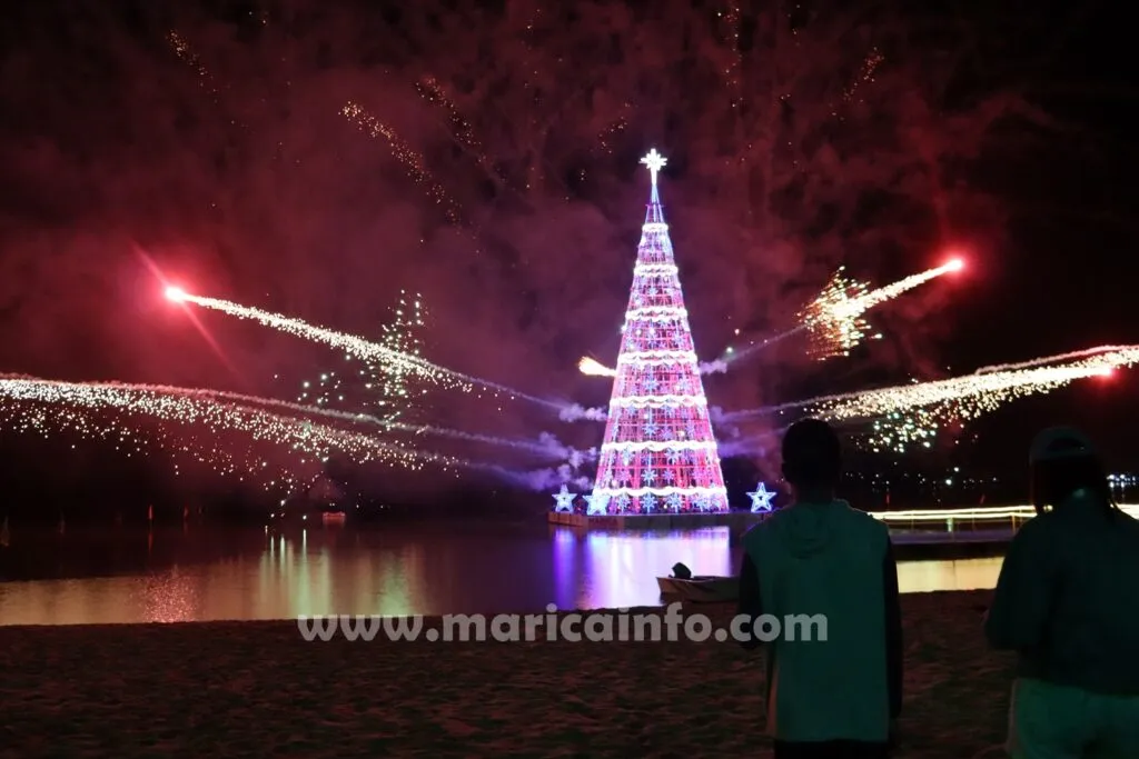 Maricá: Após dois adiamentos, árvore flutuante de Natal é inaugurada na Orla de Araçatiba 10 Natal Iluminado Marica 2021 MaricaInfo Aracatiba