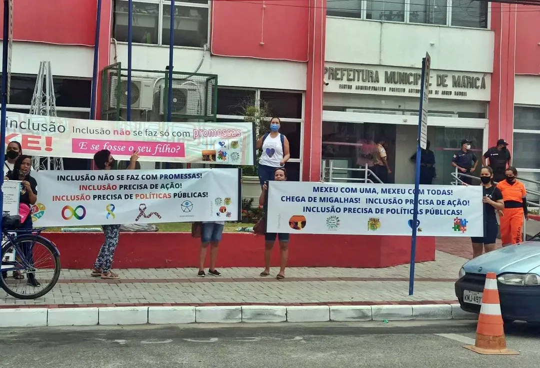 Maricá: Manifestação cobra inauguração da Casa do Autista e pede inclusão de PCDs 6 marica manifestacao pcds
