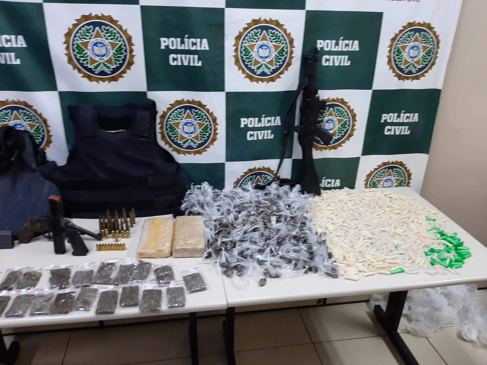 Polícia apreende drogas e armas em comunidade de Maricá 11 29E9D276 7259 494A B8D8 665E9FD28FBA