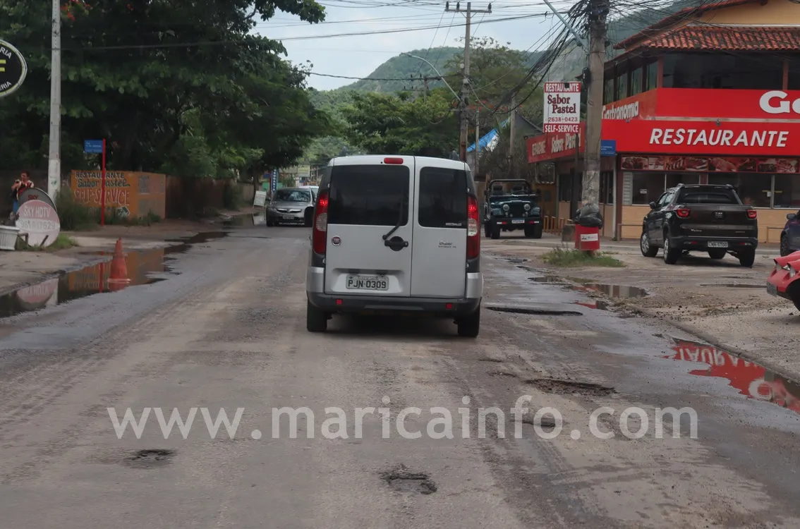 Itaipuaçu: Motoristas sofrem com crateras na Av. Carlos Marighella 7 Av Carlos Marighella Estrada de Itaipuacu 1