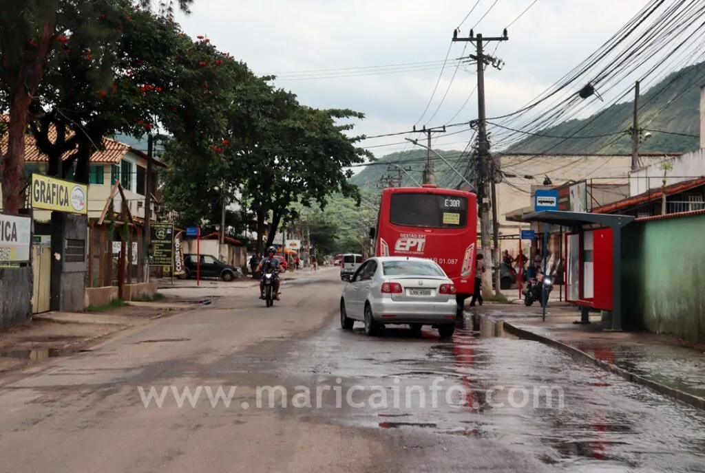 Itaipuaçu: Motoristas sofrem com crateras na Av. Carlos Marighella 8 Av Carlos Marighella Estrada de Itaipuacu 3