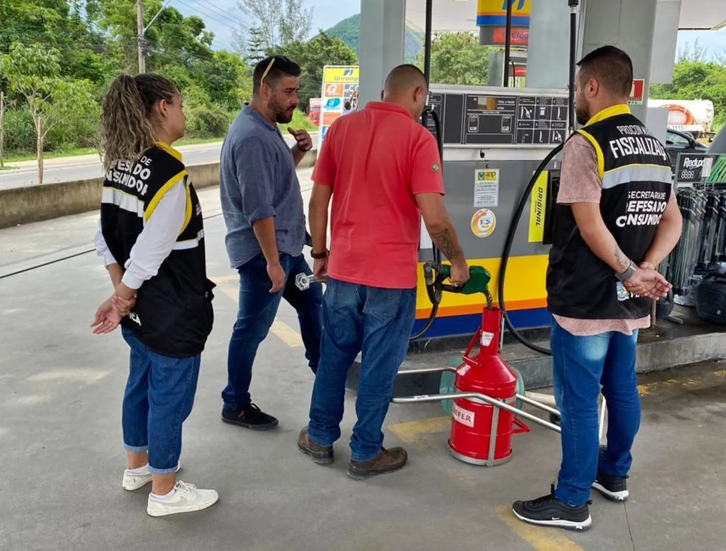 Itaipuaçu: Fiscalização do Procon vistoria posto de combustível 7 fiscalizacao posto itaipuacu
