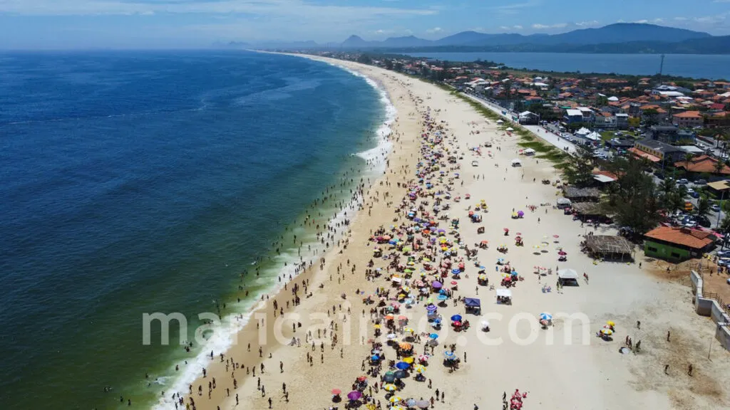 Em Maricá, sol reaparece e leva banhistas a encherem as praias 9 Praia de Ponta Negra 31 12 2022 foto joao henrique maricainfo