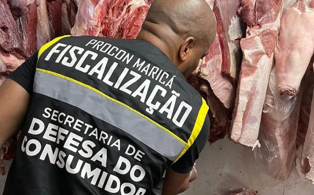 Maricá: Procon descarta mais de 150kg de carnes fora da validade em supermercado 10 carne grand marche2