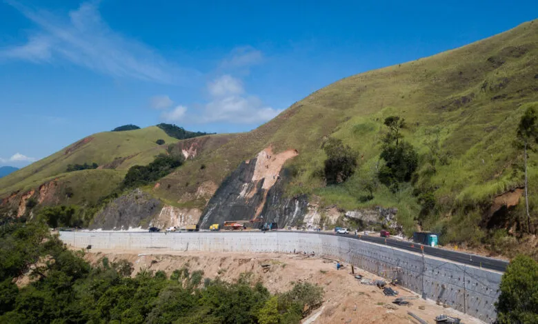 DER-RJ pode liberar Serra do Mato Grosso na RJ-106 nesta sexta-feira (15) 9 obras serra mato grosso