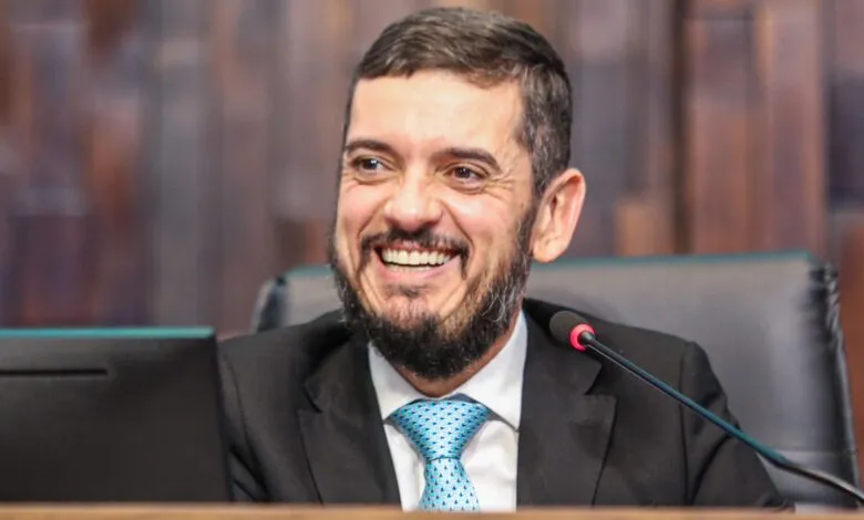 RJ: Projeto de Rodrigo Bacellar propõe questionário nas unidades de saúde para identificar sinais de autismo 6 deputado rodrigo bacellar
