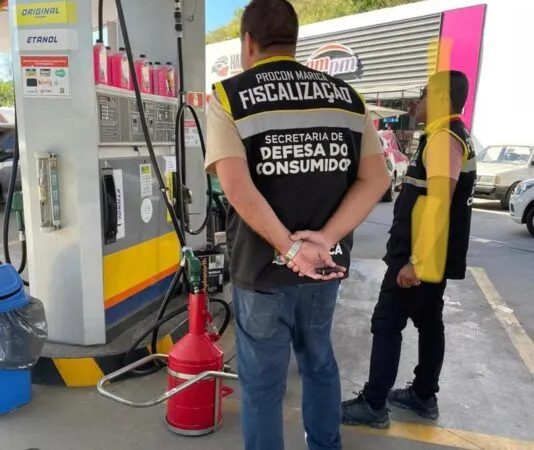 Procon interdita bombas irregulares em posto de combustíveis em Itaipuaçu 8 afericao
