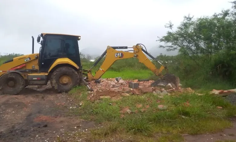 Maricá derruba mais 5 imóveis irregulares em Itaipuaçu 7 gated imoveis