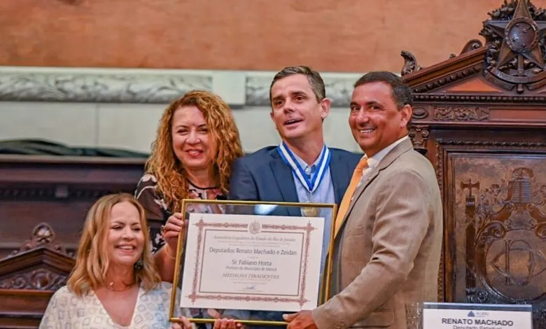 Prefeito Fabiano Horta recebe Medalha Tiradentes; honraria é concedida pela ALERJ 8 horta medalha tiradentes