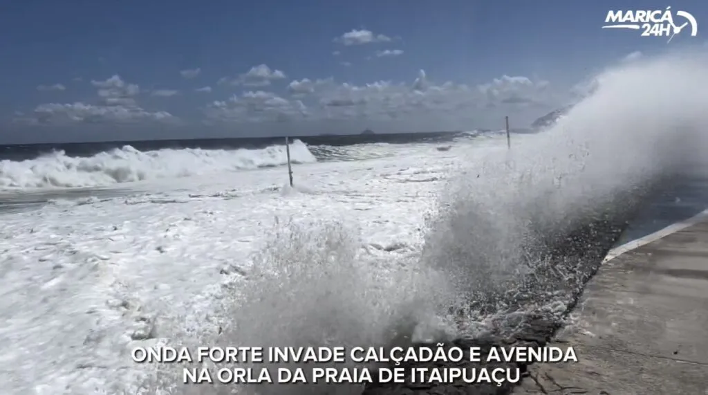 Itaipuaçu: Mar invade orla e avenida durante ressaca 8 IMG 4965