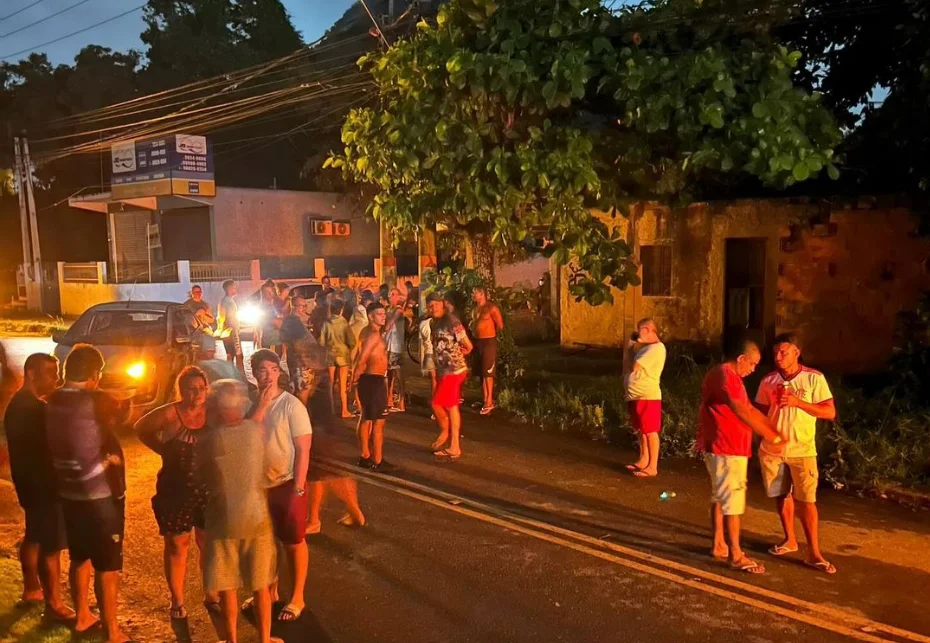 Maricá tem mais um dia de protestos por falta de energia elétrica 10 (foto: Adriano Marçal / @marica24horas)
