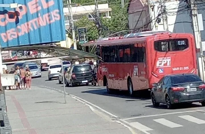 Motorista de ônibus perde o controle da direção e atinge poste em Maricá 9 5f8aab78 e47f 47ad 95da ef3ab36b5589