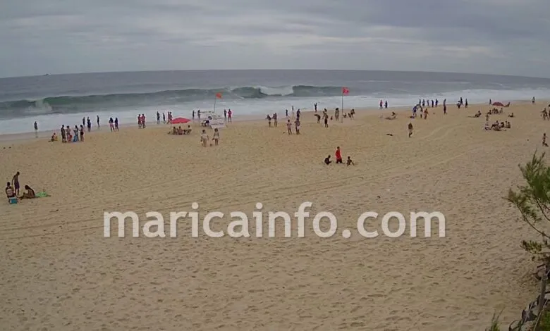 Maricá tem último dia do ano com praias movimentadas, apesar do tempo fechado 8 praia de cordeirinho 31 12 23