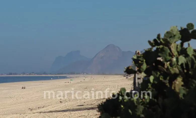 Maricá continua com previsão de dias quentes até sexta-feira (14) 7 Praia de Itaipuacu vista Pedra da Gavea