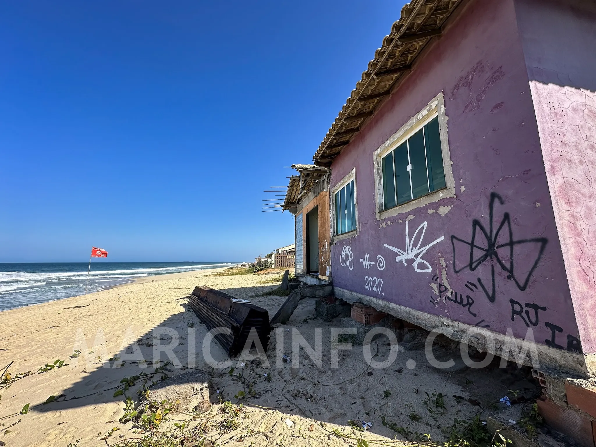 Em Maricá, casas já foram derrubadas pelas ondas do mar em ressaca (vídeo) 7 Casa destruida Rua 64 Guaratiba Cordeirinho