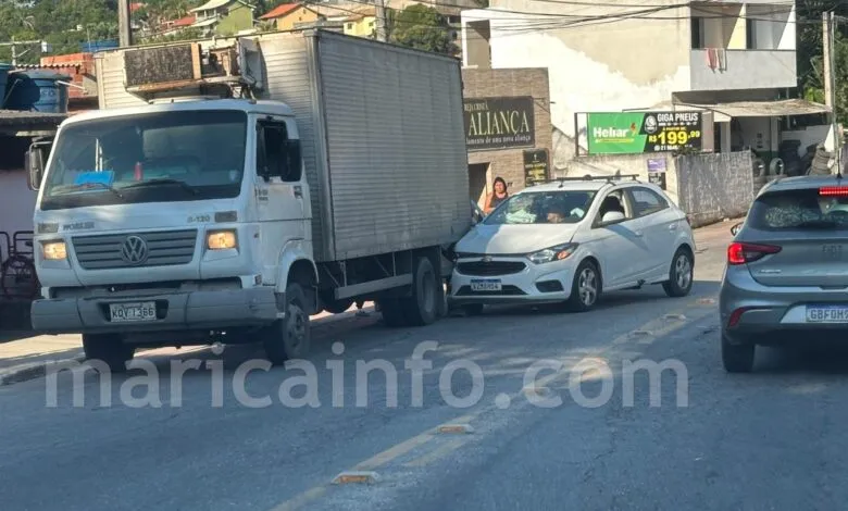 Maricá: Acidente envolvendo carro e caminhão deixa uma pessoa ferida 6 acd ivan mundin