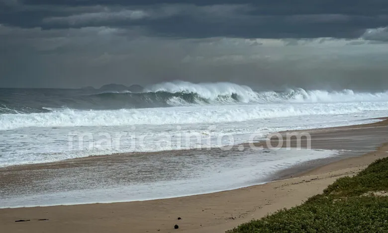 Ressaca: Ondas de até 3,5 metros atingem o litoral de Maricá (RJ) 9 IMG 4534