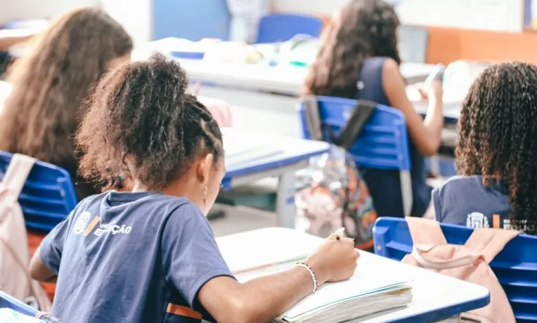 Itaboraí tem concurso de nível médio e superior com 925 vagas na Educação; confira o edital! 7 educacao itaborai
