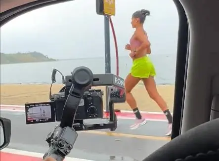 Atriz Letícia Salles é atacada por cinco cachorros durante gravação em Maricá 5 atriz Leticia Salles