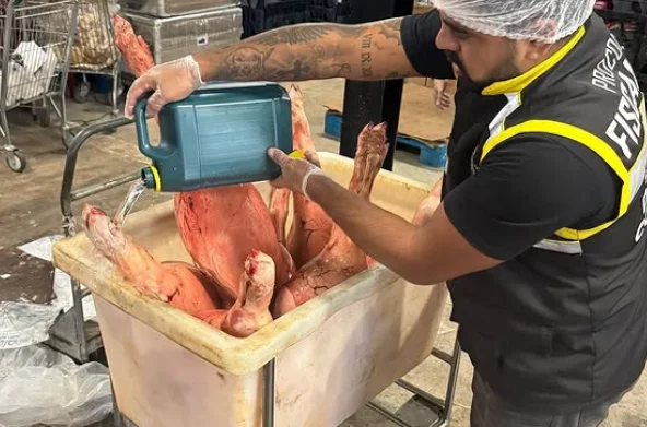 PROCON Maricá autua supermercado por irregularidades em Inoã; 150 kg de carnes e frios vencidos 7 fiscalizacao procon marica