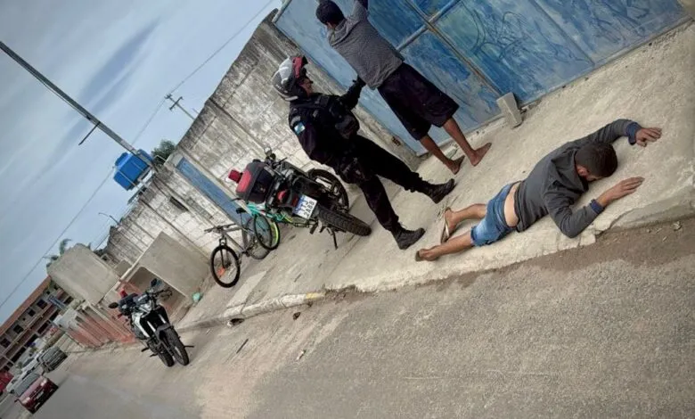 Homens suspeitos de tráfico de drogas são detidos em Maricá 10 detidos em sj