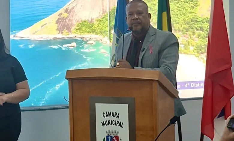 Vereador Chiquinho cobra pagamento do vale-alimentação em Maricá; entenda! 10 vereador chiquinho tribuna scaled e1759962395403