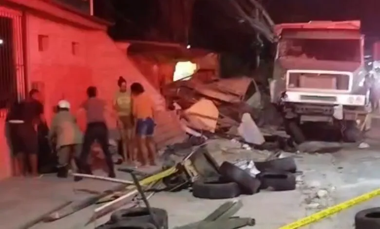 Maricá: Grave acidente envolvendo caminhão deixa cinco pessoas feridas na RJ-106 8 WhatsApp Image 2025 11 24 at 19.26.09