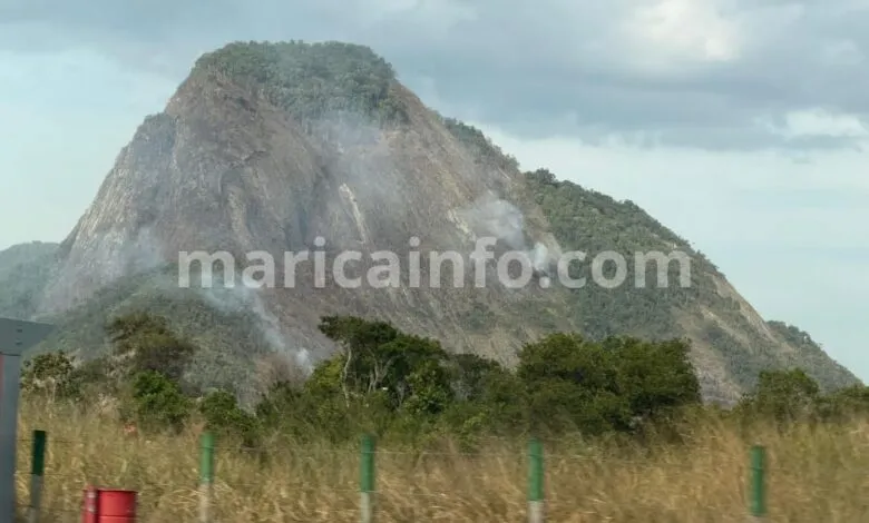 Incêndio atinge a Pedra de Inoã pelo terceiro dia consecutivo em Maricá 6 pedra de inoa