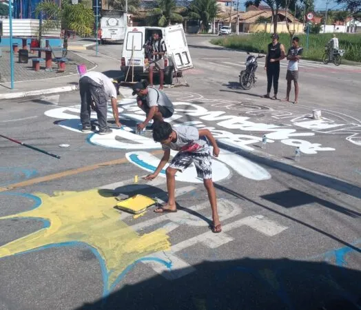Em clima de Copa do Mundo, bairro de Maricá recebe pinturas de rua e atividades para crianças 12 Pinturas de rua e atividades infantis movimentam o bairro Manu Manuela e1780758038733